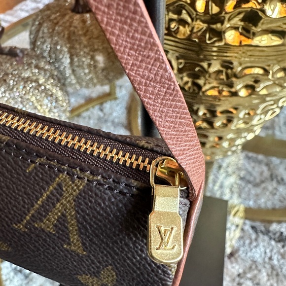 Louis Vuitton Monogram
Mini Papillon Handbag - Picture 2 of 13